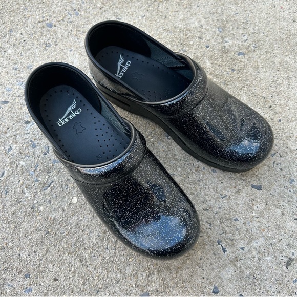 Dansko Women’s Professional Clogs Glitzy Patent Leather Style 706370202 Size 38 - Picture 2 of 12